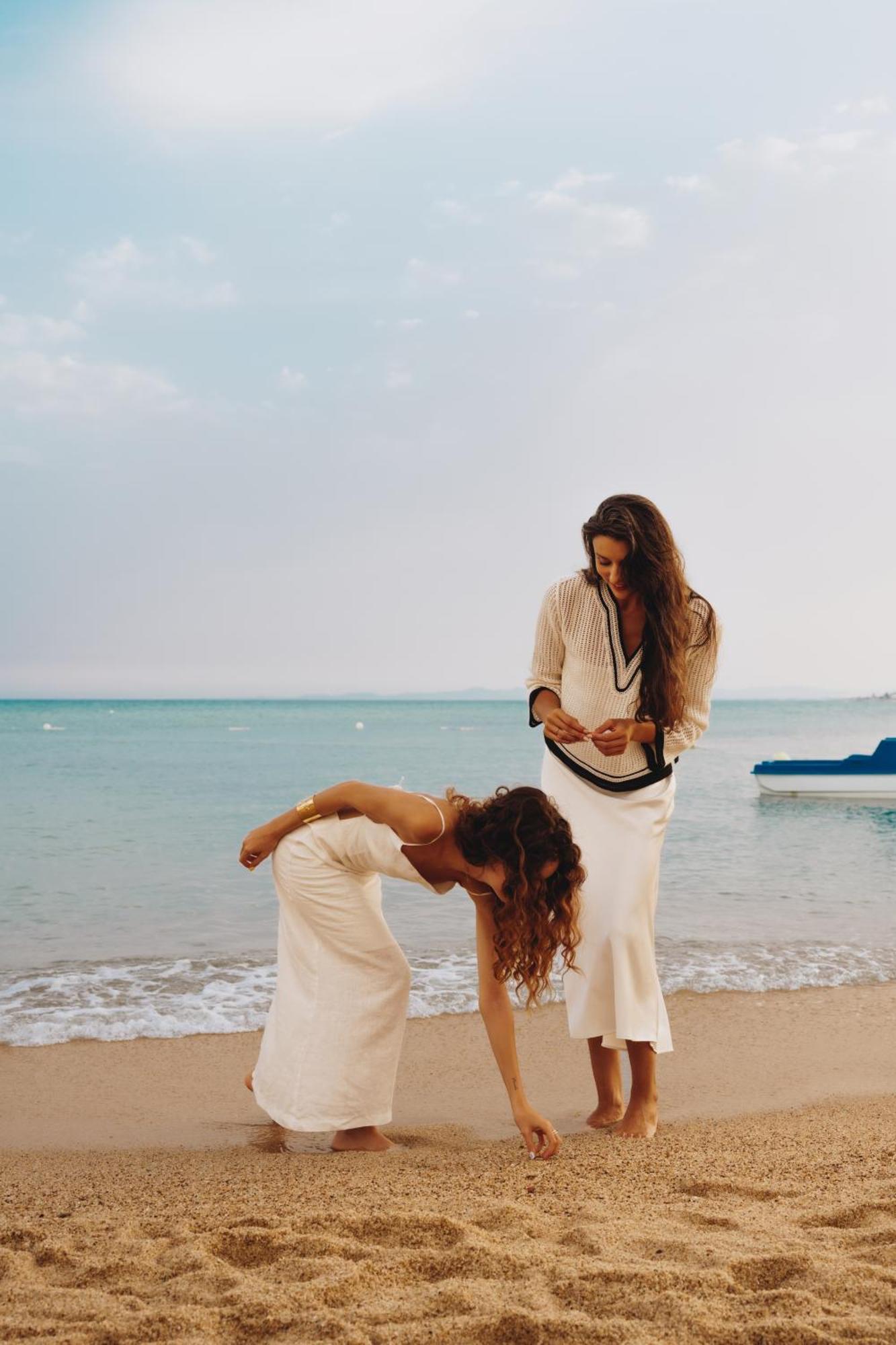 La Badira - Adult Only Hotel Hammamet Exterior photo A woman practicing the art of shiatsu